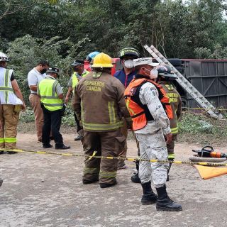 Quintana Roo: Choque de autobús turístico deja al menos ocho muertos