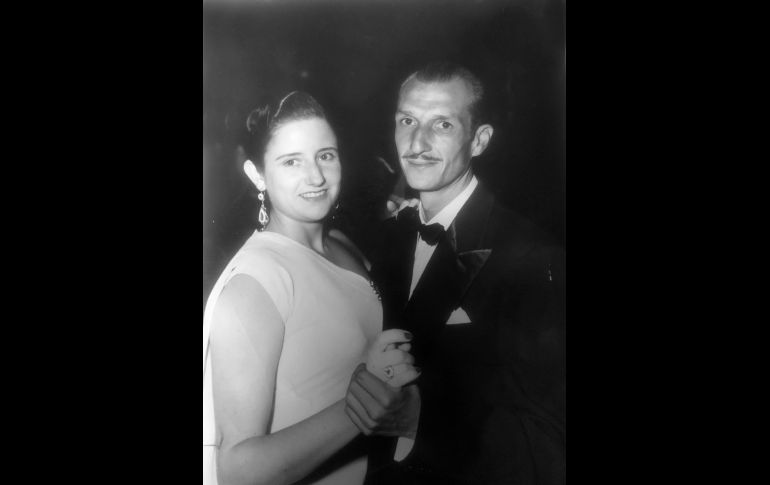 Siempre juntos. Compañera incondicional de su esposo, Don Jorge Álvarez del Castillo Zuluaga, Editor-Director y uno de los fundadores de EL INFORMADOR. En la imagen, en un baile en el Guadalajara Country Club..