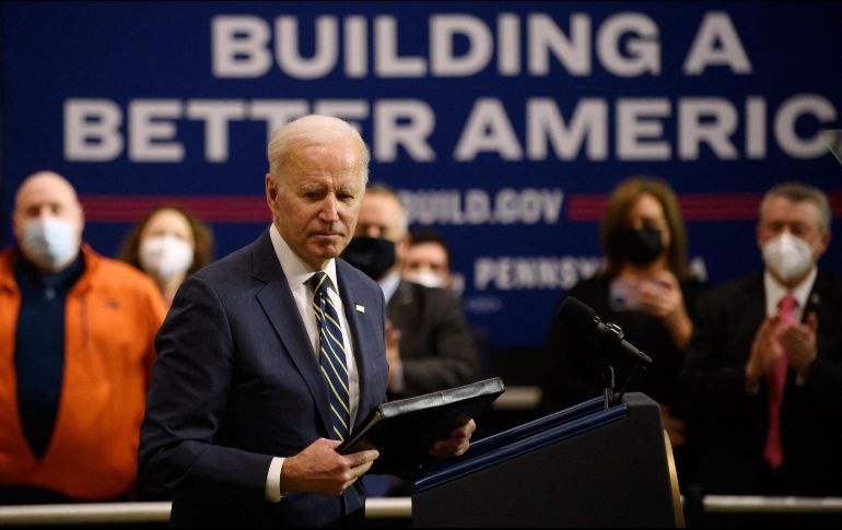 Joe Biden, cuyo plan pretende destinar mil 800 MDD a gastos sociales y medioambientales, incluía esta reforma muy significativa en un país donde los estudios superiores pueden ser extremadamente caros. AFP / ARCHIVO