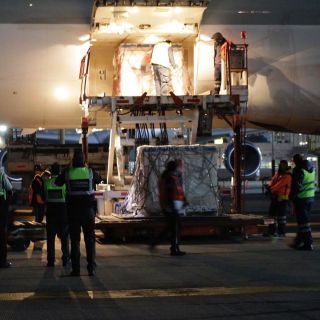 Vacuna COVID: Llegan a México un millón 160 mil dosis de AstraZeneca