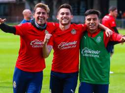 “Chicote” y “Canelo” pudieron entrenar con sus compañeros, donde se mostraron contentos con el mediocampista Fernando Beltrán. TWITTER / Chivas