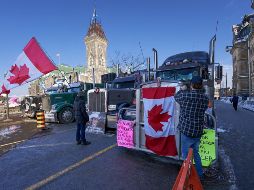 Las protestas que iniciaron por la vacunación obligatoria pueden escalar a una verdadera crisis política. EFE/A. Pichette
