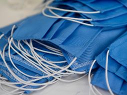 El uso del cubrebocas dio lugar a una batalla política en EU entre gobernadores demócratas, que decretaron obligatorio su uso, mientras que las autoridades republicanas lo rechazaron. AFP / ARCHIVO