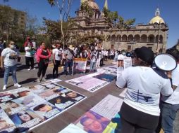 Los manifestantes pidieron que se termine la revictimización hacia las familias de las víctimas. EL INFORMADOR/R. Bobadilla
