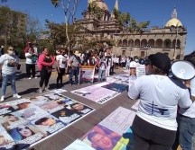 Los manifestantes pidieron que se termine la revictimización hacia las familias de las víctimas. EL INFORMADOR/R. Bobadilla