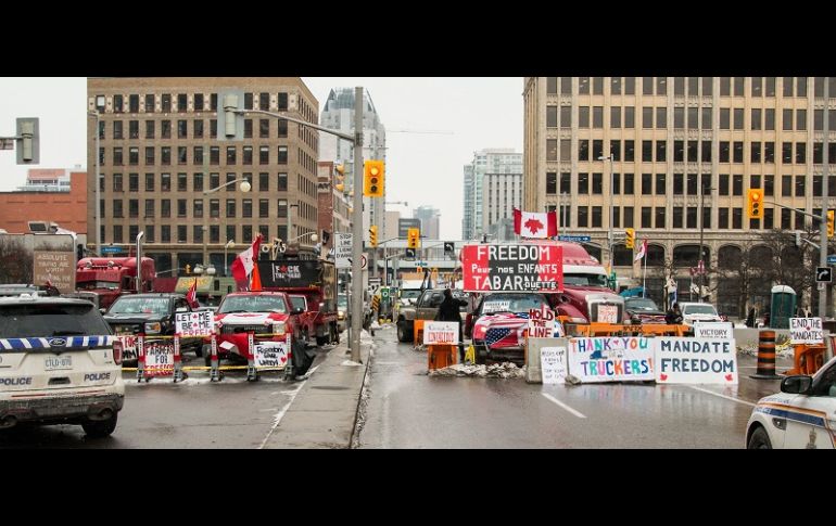 Más de un 60 % de los canadienses se opone a las protestas que mantienen desde hace 11 días el movimiento antivacunas en Ottawa. EFE/J. Rivas