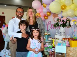 Joel Meza, Laura Fishman, Alex Meza y Cecille Meza