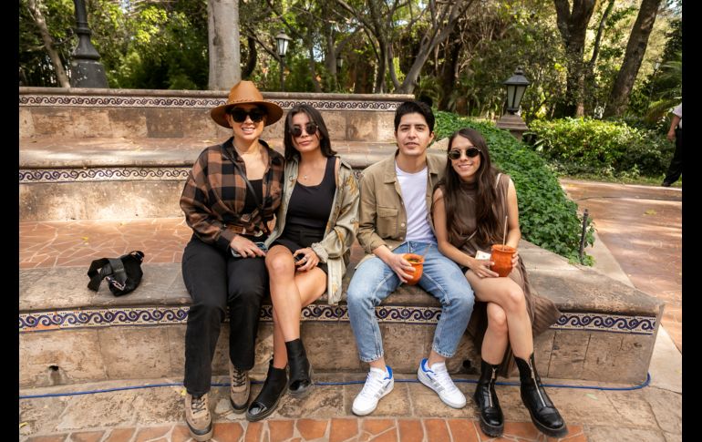 Melanie Scarlett, Valeria Alejandra Díaz, Jorge Meza y Clarisa García. GENTE BIEN JALISCO/JORGE SOLTERO