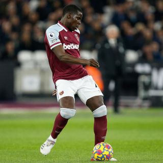 Futbolista del West Ham, en el punto de mira por patear a su gato