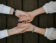 Juntos pueden inspirarse para lograr la armonía que desean en cada rincón / Photo by Alvin Mahmudov on Unsplash