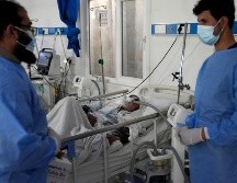 Los casos de coronavirus en todo el mundo cayeron 17% en la última semana, pero las muertes subieron 7%. AP/H. Malla
