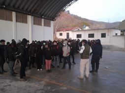 Durante la revisión de las unidades fueron localizadas las 119 personas migrantes. TWITTER / INAMI_mx