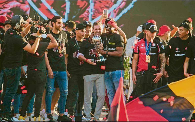 Al convencer a su equipo de ser unidos, Cocca los llevó al título después de 70 años de ayuno. EL INFORMADOR/G. Gallo