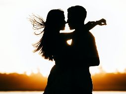 Prepara una cena romántica para celebra el Día de San Valentín. ESPECIAL/Photo by Jonathan Borba on Unsplash.