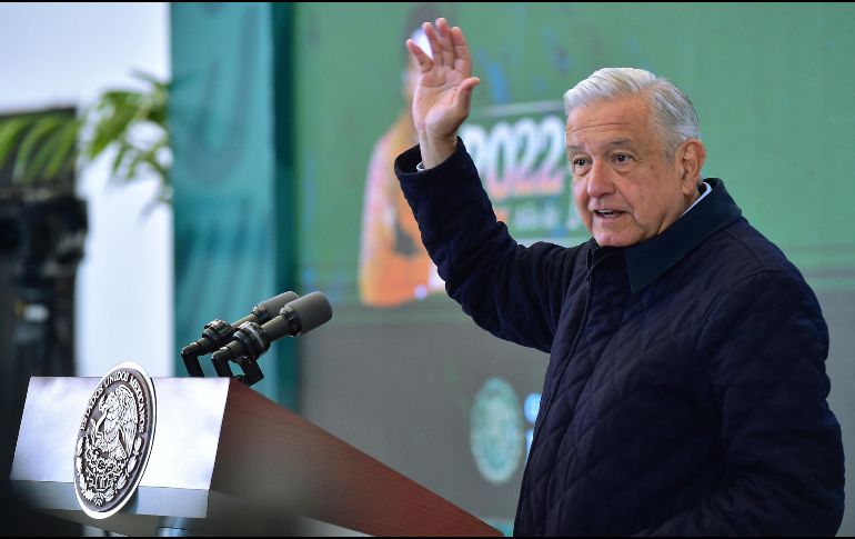 El Presidente López Obrador exhibió los ingresos del periodista Loret de Mola. EFE