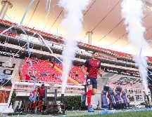 Chivas se midió ante los Tigres en la cancha del Estadio Akron, pero antes tuvieron una visita sorpresa. IMAGO7