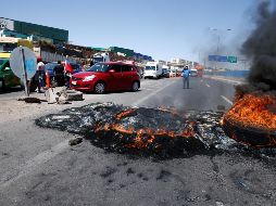 Bloqueo en una carretera que conecta con Iquique, al norte del país. EFE/Caviedes