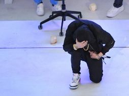 LO HIZO. Eminem se arrodilló al final de su canción Lose Yourself. AFP/V. Macon