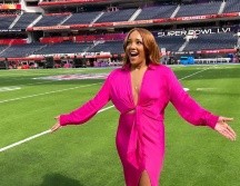 La cantante, Mickey Guyton fue la encargada de cantar el himno nacional de EU, antes de dar comienzo al partido. INSTAGRAM / mickeyguyton