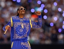 Al rapero estadounidense lo acompañaron otros grandes cantantes del rap, Eminem, Dr. Dre, Kendrick Lamar y Mary J, además de 50 Cent quién fue la sorpresa de la noche. EFE / G. Mabanglo