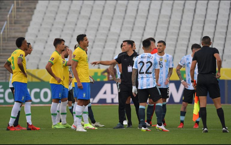 El juego Brasil vs Argentina fue interrumpido por la Agencia Nacional de Vigilancia Sanitaria de Brasil a los cinco minutos de tiempo corrido. AFP / ARCHIVO