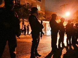 La casa del expresidente fue cercad por elementos de la policía local y de la DEA. AFP/O. Sierra