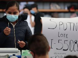 AMLO presume una lista a la prensa en la que México se ubica en el lugar número 9, de 200 países, por la mayor aplicación de vacunas hasta el día de ayer, 14 de febrero. SUN / B. Fregoso