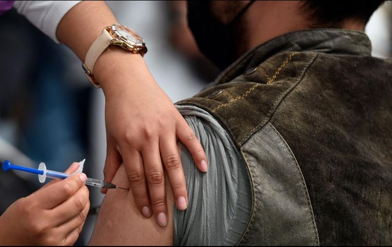 La medida se toma ante el alto número de personas mayores de 40 años que no se han inmunizado contra el COVID. AFP/A. Estrella