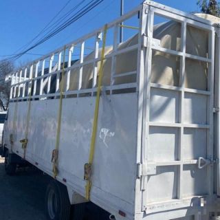 Aseguran a 59 migrantes transportados dentro de tinacos en Nuevo León