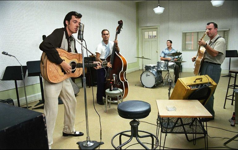 Tyler Hilton en “Walk the Line”: El cantante y actor de “One Tree Hill” interpretó a un joven Elvis en la película biográfica de Johnny Cash, “Walk the Line”, protagonizada por Joaquin Phoenix como Cash y Reese Witherspoon como June Carter. 