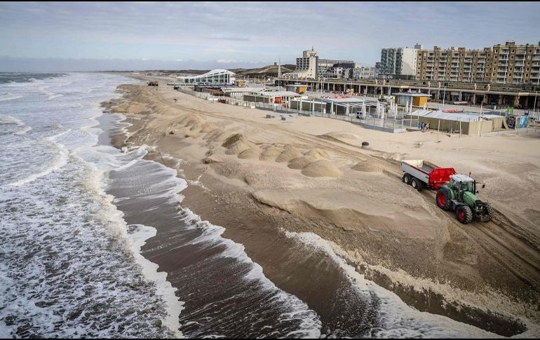 La tormenta podría ocasionar el cierre de carreteras, ferrocarriles y puentes. AFP/B. Maat