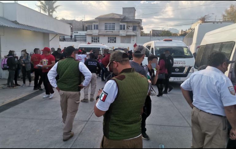 Uno de los operativos tuvo lugar en Puebla, donde aseguraron a 120 personas extranjeras que viajaban en un autobús. TWITTER/@INAMI_mx