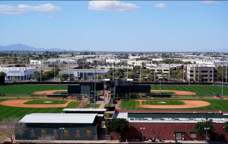 Los campos de prácticas lucieron vacíos en el día en que debieron comenzar los entrenamientos de primavera. AP/R. Franklin