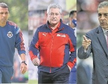 Ricardo Cadena deberá afrontar una prueba complicada contra Cruz Azul para no meterse a la lista de los entrenadores de Chivas que han caído en su debut. IMAGO7