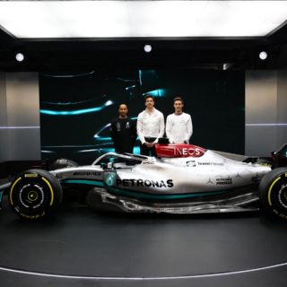 Mercedes presenta el W13 y su nueva pareja de pilotos para 2022