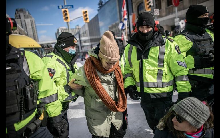 Autoridades advierten a los manifestantes que deben abandonar las calles si no quieren ser detenidos. EFE/A. Salahuddien