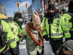 Autoridades advierten a los manifestantes que deben abandonar las calles si no quieren ser detenidos. EFE/A. Salahuddien