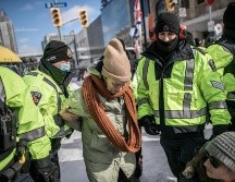 Autoridades advierten a los manifestantes que deben abandonar las calles si no quieren ser detenidos. EFE/A. Salahuddien