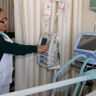 Día de la Enfermera: Admiten que la equidad de género está pendiente en la carrera