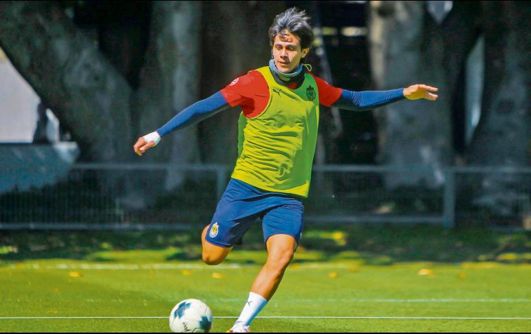 J.J. Macías. El mexicano podría tener sus primeros minutos de juego tras volver de España. TWITTER/@chivas