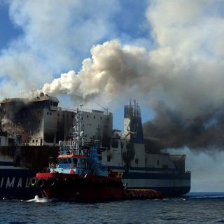 Grecia, en la búsqueda de los desaparecidos que dejó incendio de ferry