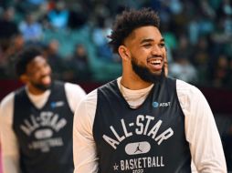 Karl-Anthony Towns se coronó como el campeón de los triples derrotando a un Kennard y Young. AFP/J. Miller