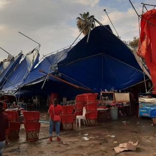Chapala: Ventarrón derriba toldos ubicados en el malecón (VIDEO)