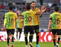Emanuel Aguilera no podrá ser tomado en cuenta por Diego Cocca para medirse ante los Pumas de la UNAM en el Jalisco. IMAGO7
