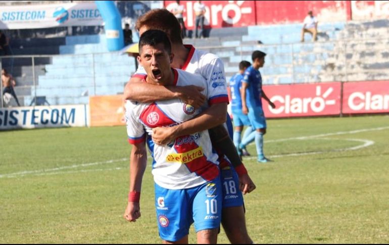 Letal. Isaac Acuña acumula cinco goles en el actual certamen guatemalteco. Especial