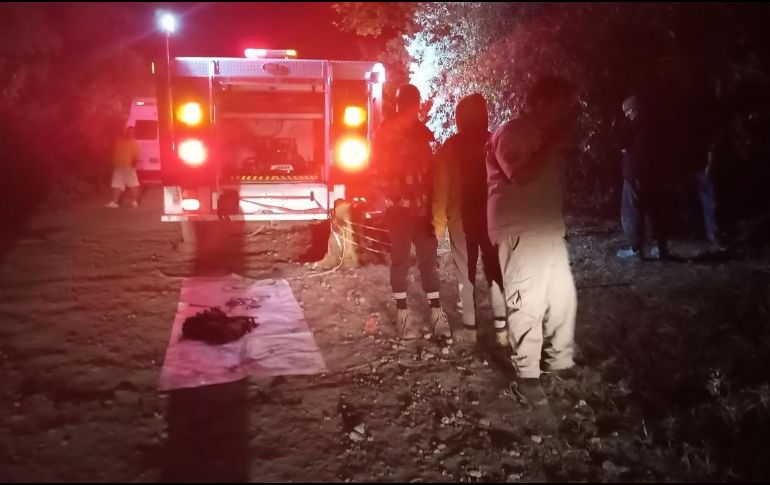 Las labores de rescate iniciaron desde las 20:00 horas del domingo y terminaron a las 3:00 horas del lunes para verificar si no había más personas afectadas. ESPECIAL /