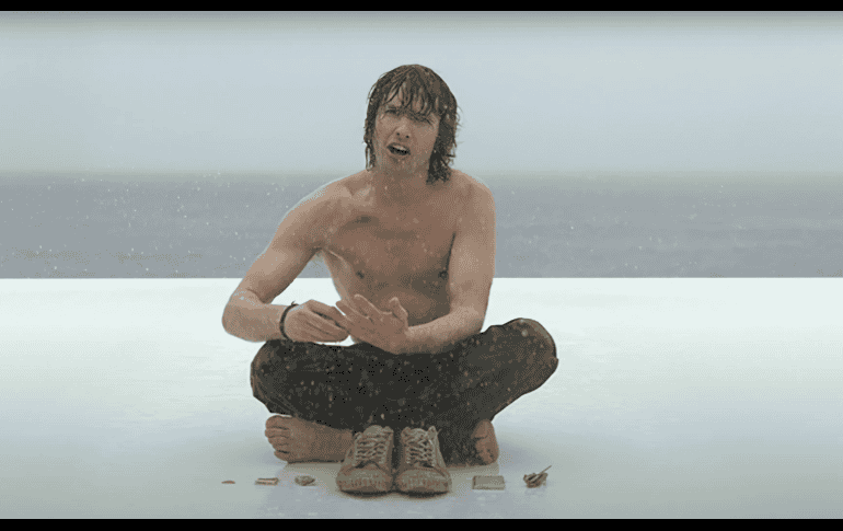 El video oficial de You're Beautiful muestra a James Blunt bajo la lluvia minutos antes de saltar por un acantilado. YOU TUBE/JAMES BLUNT