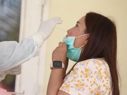 Indican que por lo menos del 15 al 31 de mayo se podrían tener entre mil 800 y 1400 contagios diarios en Jalisco. AFP/T. Meringing