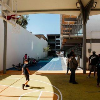 Educación en Jalisco: Cierran primaria frente al Panteón de Mezquitán tras remodelación