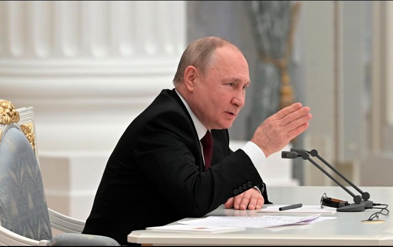 Putin autorizó movilizar fuerzas a las repúblicas separadas de Ucrania para cumplir con funciones de mantenimiento de paz. AP/SPUTNIK/KREMLIN POOL